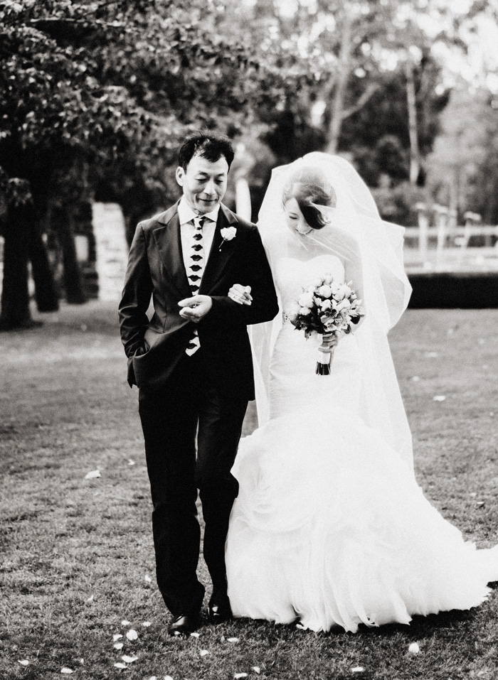 dad walking her daughter down the wedding aisle at Sault wedding daylesford