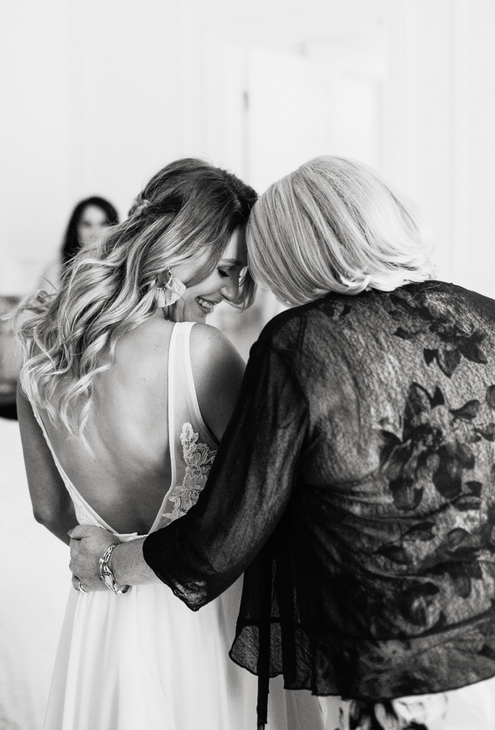 wedding bride and mother and daughter moment emotional 