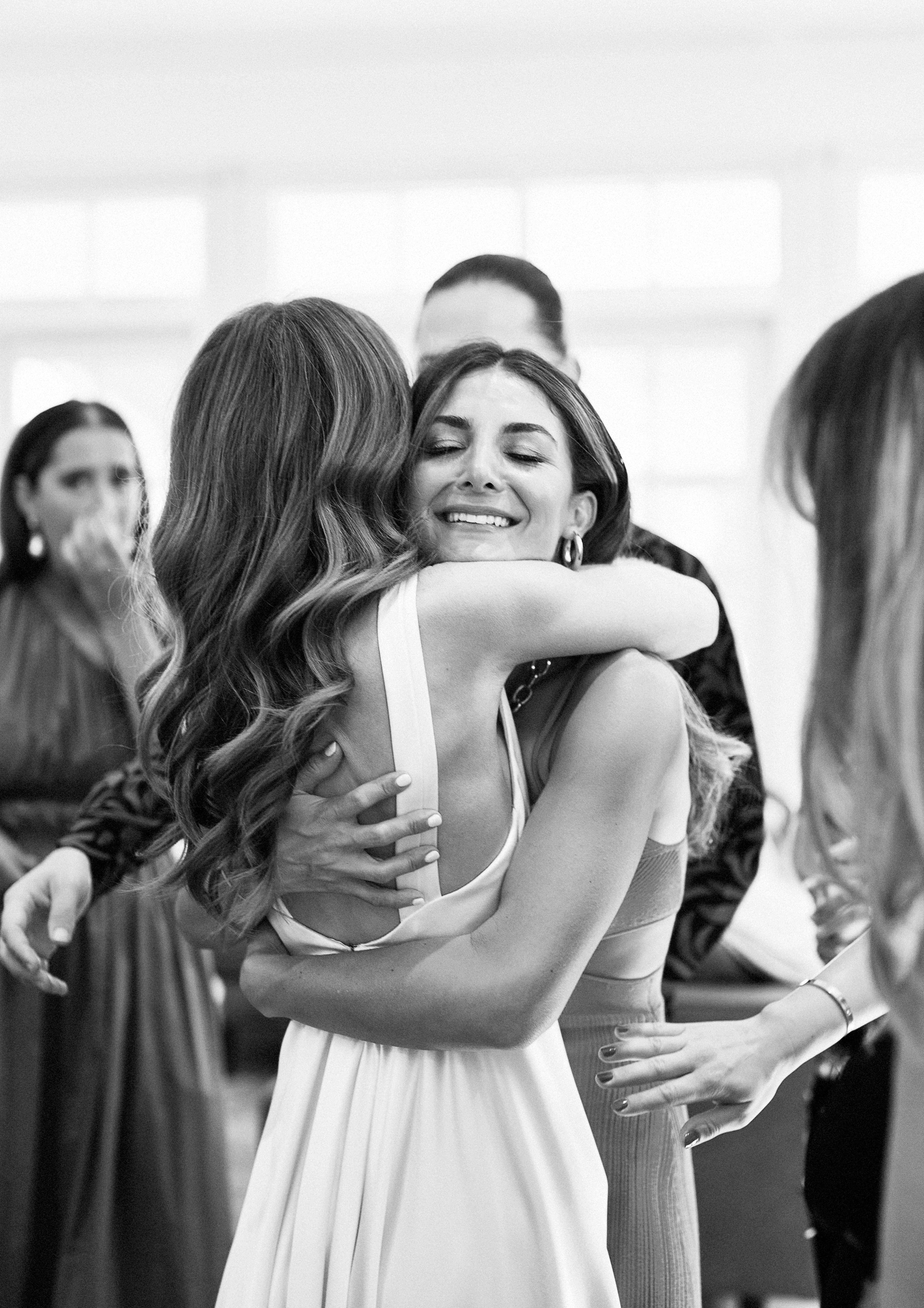 best friends hugging on the wedding day